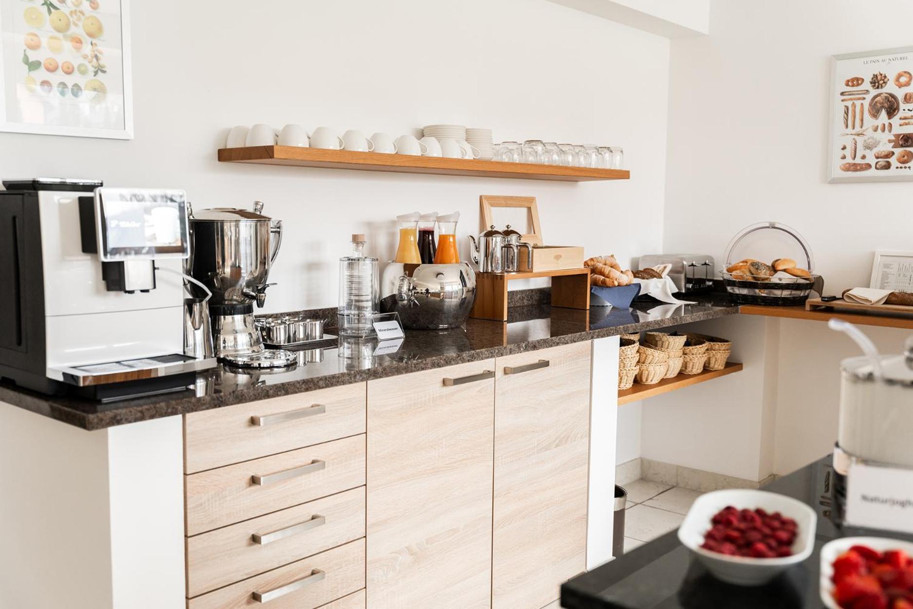 Hotel Vier Jahreszeiten Therme & Kliniken Bad Krozingen Naehe Freiburg & Schwarzwald Ideal Fuer Wellness Kur & Business Ausfluege 24H Check In- Wlan & Parken Gratis Extérieur photo