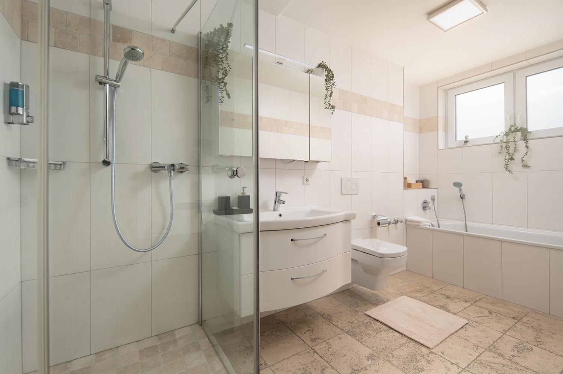 Hotel Vier Jahreszeiten Therme & Kliniken Bad Krozingen Naehe Freiburg & Schwarzwald Ideal Fuer Wellness Kur & Business Ausfluege 24H Check In- Wlan & Parken Gratis Extérieur photo