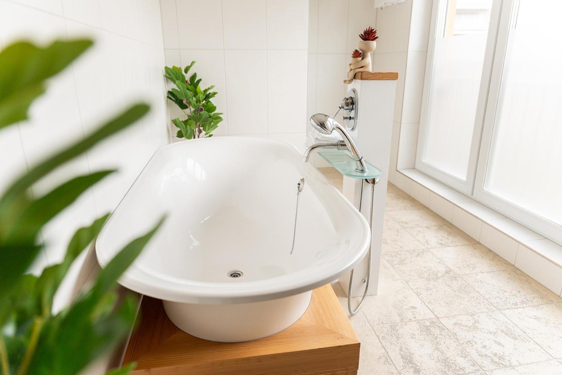Hotel Vier Jahreszeiten Therme & Kliniken Bad Krozingen Naehe Freiburg & Schwarzwald Ideal Fuer Wellness Kur & Business Ausfluege 24H Check In- Wlan & Parken Gratis Extérieur photo