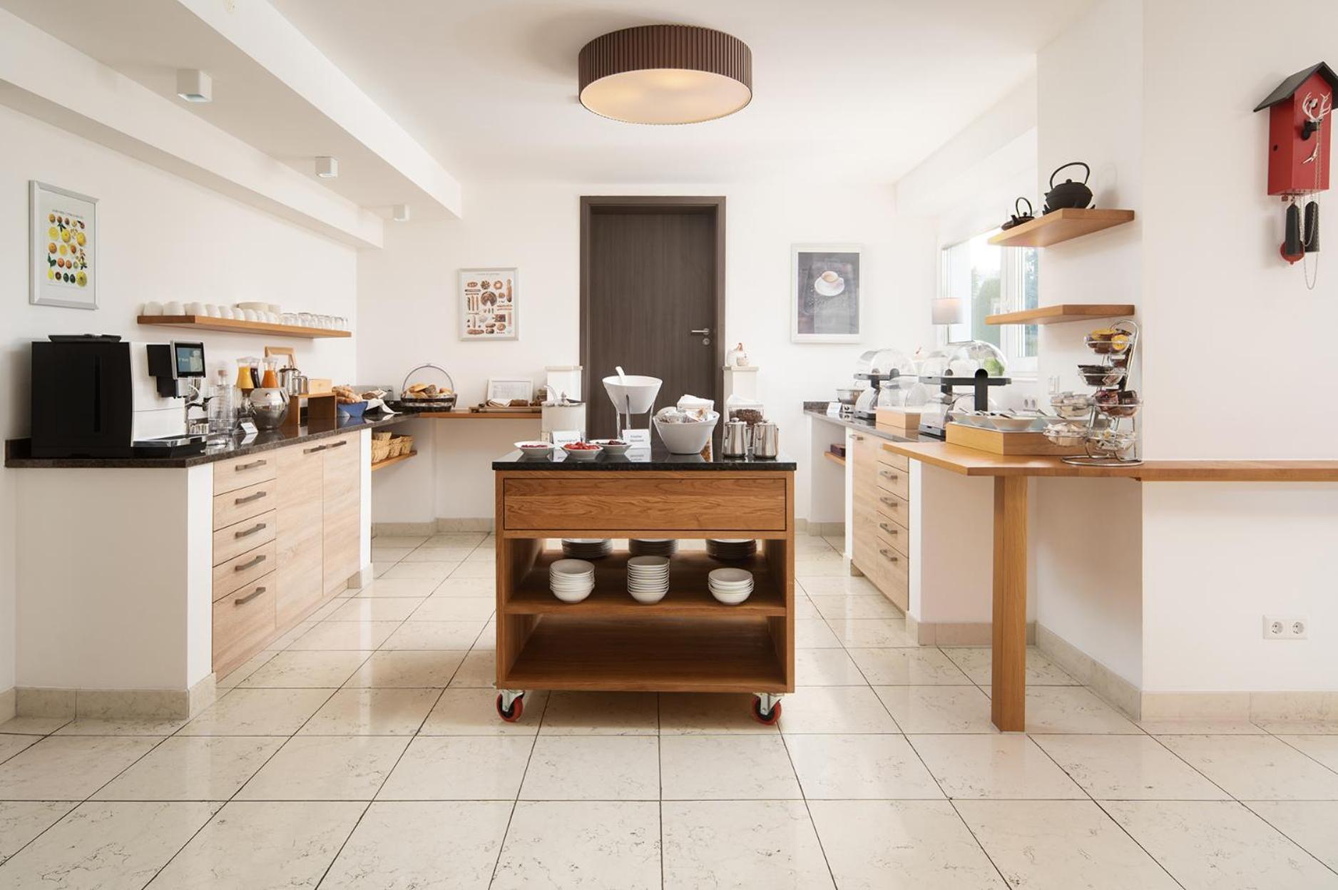 Hotel Vier Jahreszeiten Therme & Kliniken Bad Krozingen Naehe Freiburg & Schwarzwald Ideal Fuer Wellness Kur & Business Ausfluege 24H Check In- Wlan & Parken Gratis Extérieur photo